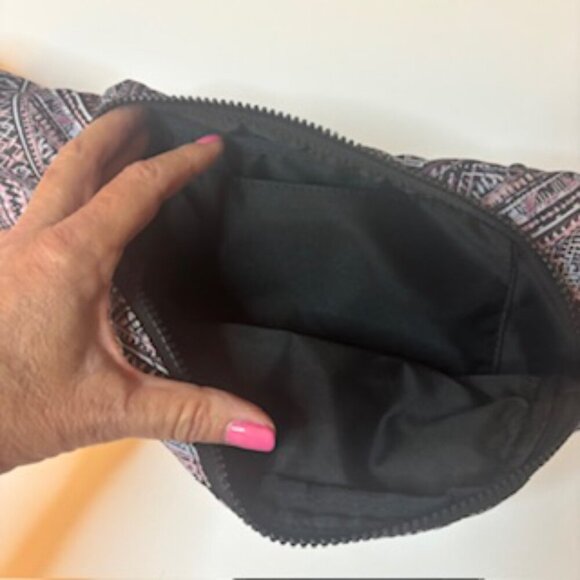 Lululemon On the Beat Belt Bag - Picture 2 of 8